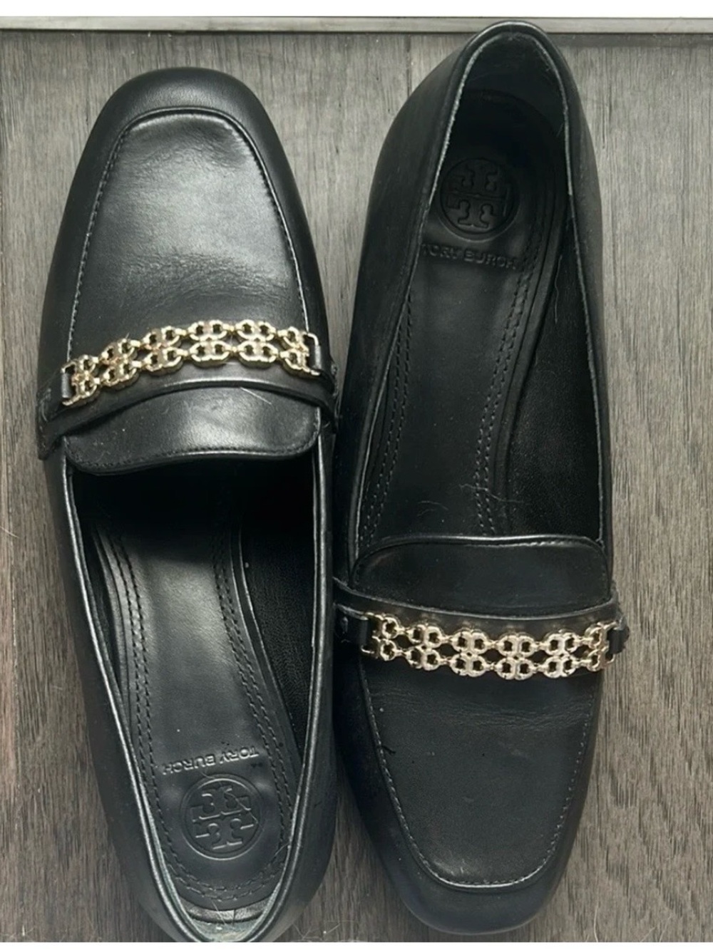 Tory Burch Black Leather Gemini Loafers with Gold Chain Accent sz 8.5